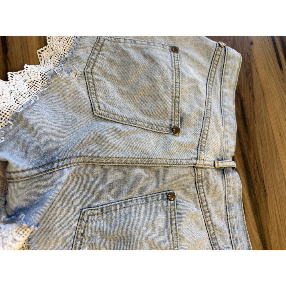 Free People Lace Trim Denim Shorts W28 Distressed Boho Festival Cutoff - Picture 11 of 14